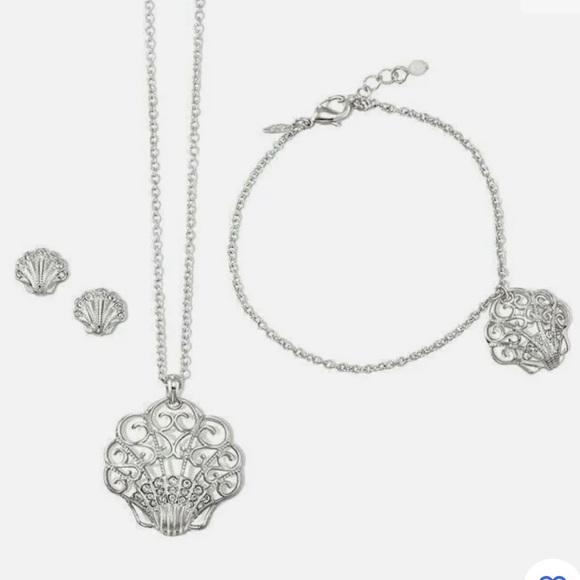 🌺 AVON; NEW - 3 Piece; Silver Shell Necklace, Bracelet + Pierced Earring Set! - Picture 3 of 10